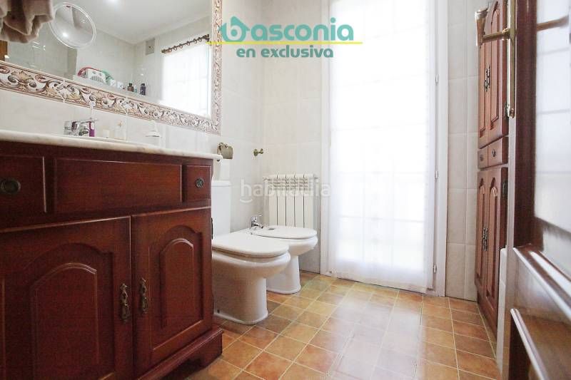 Foto 60d25542-5025-4760-b206-5e30e1f2e61d. Casa adossada amb xemeneia calefacció aparcament a Arrigorriaga