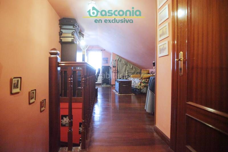 Foto bc6be2bd-3b5d-4ce2-858b-a5a1f4247e4e. Casa adossada amb xemeneia calefacció aparcament a Arrigorriaga