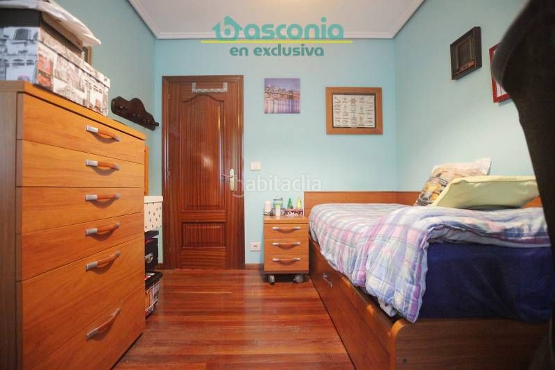 Foto e1fa9c11-a2df-44e3-895d-89a7f9f92ccc. Casa adossada amb xemeneia calefacció aparcament a Arrigorriaga