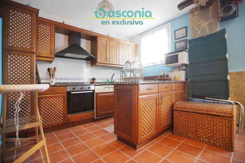 Foto f0f648de-932c-4301-8a93-fd99ba86fa5f. Casa adossada amb xemeneia calefacció aparcament a Arrigorriaga