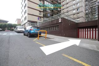 Aparcament cotxe a Fernando Barkin Kalea 1