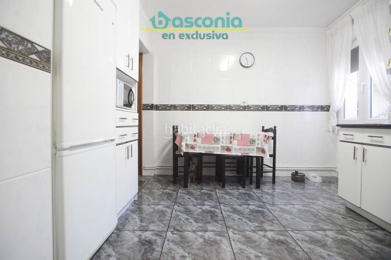Foto 5d963925-e360-409f-a8b3-e11e6d8aebb9. Pis amb calefacció a Centro-Ariz-Uribarri Basauri
