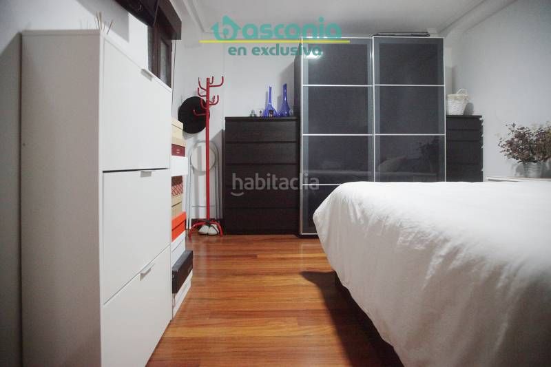 Foto 58796cdb-3a73-4e11-b5ca-6812f4fcd309. Piso en kristo kalea 17 inmobiliaria basconia gestiona la venta de vivienda con ascensor para entrar a vivir al lado del metro. en Bilbao