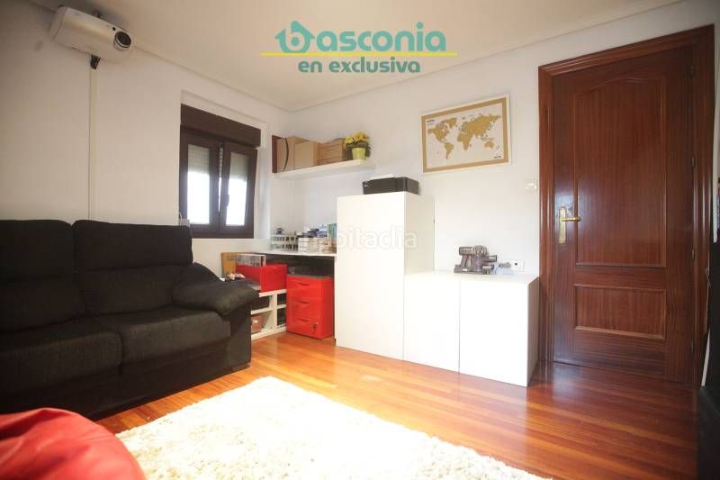 Foto c5974987-da1f-4f33-a1a9-cbc87e4f4086. Piso en kristo kalea 17 inmobiliaria basconia gestiona la venta de vivienda con ascensor para entrar a vivir al lado del metro. en Bilbao