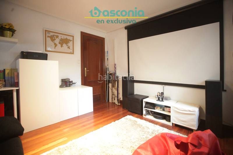 Foto cb434848-11bc-4dd8-b198-90140139a845. Piso en kristo kalea 17 inmobiliaria basconia gestiona la venta de vivienda con ascensor para entrar a vivir al lado del metro. en Bilbao