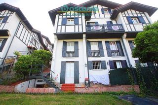 Casa a schiera  Jose maria makua kalea. Inmobiliaria basconia gestiona la venta de chalé adosado en maku
