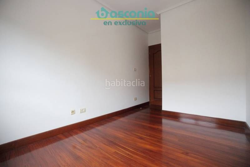 Foto 211d26ac-b0d1-4841-a272-34ed7df59f85. Flat with parking in San Miguel Basauri