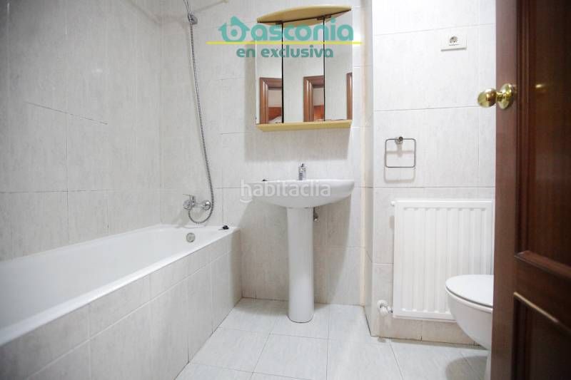 Foto 3a33b829-7e05-426b-9858-752ef3e7ffd0. Flat with parking in San Miguel Basauri