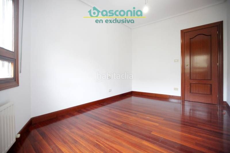 Foto a6e84526-81c2-4270-b077-3e20b0027886. Flat with parking in San Miguel Basauri