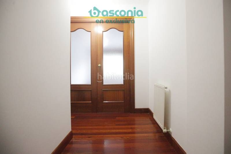 Foto b6b68f02-cd05-43f2-a663-e84753a8855d. Flat with parking in San Miguel Basauri