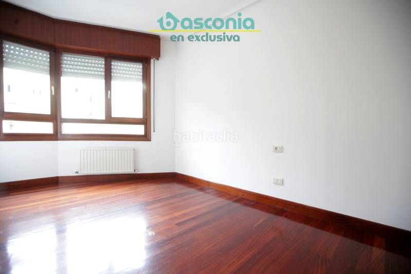 Foto cfc5131a-fa84-437e-947d-360f821893f2. Flat with parking in San Miguel Basauri