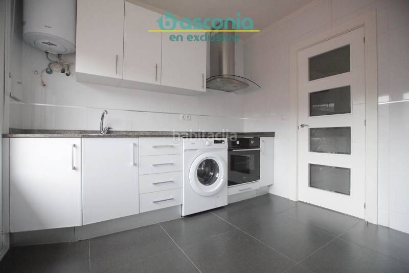 Foto d0996953-6ffa-4efe-bcb5-7c2d41fcb341. Flat in Centro-Ariz-Uribarri Basauri