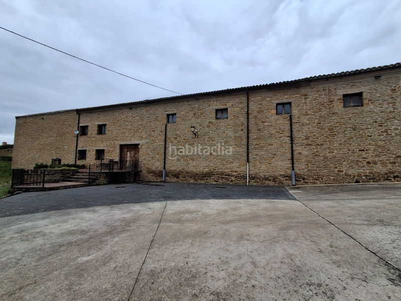 Foto 42c759f2-e905-49e6-9021-e56922a2b285. Casa adossada amb xemeneia calefacció a Eslava
