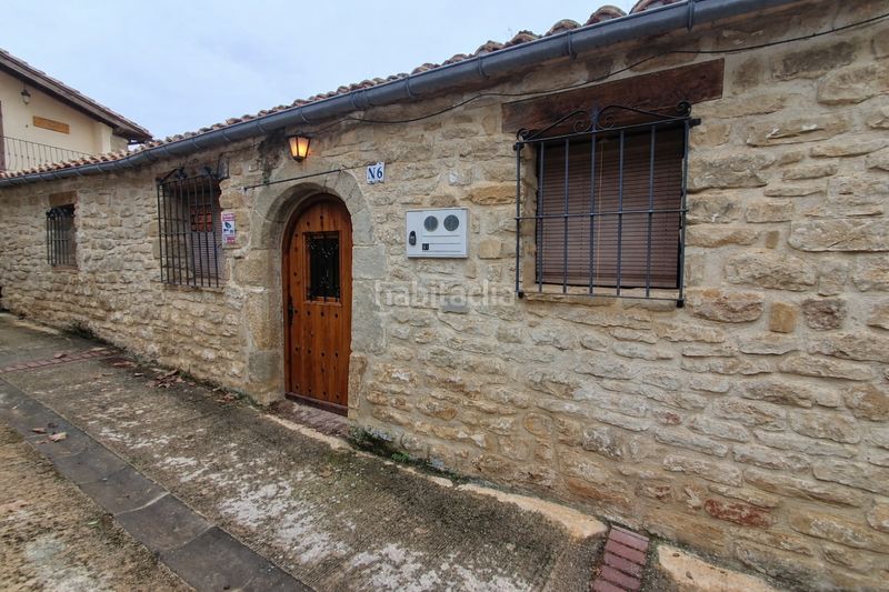 Foto ba651cf9-7cb9-4998-a40e-6bf63a95c395. Casa adossada amb xemeneia calefacció a Eslava