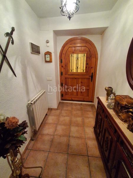 Foto c21b7a19-f5b7-4e25-b30c-f9ee3e15163f. Casa adossada amb xemeneia calefacció a Eslava