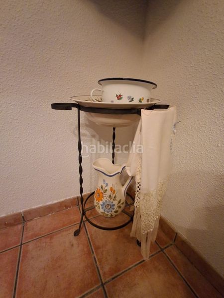 Foto ee894f9e-3b91-48cb-bb26-7aa0e1651100. Casa adossada amb xemeneia calefacció a Eslava