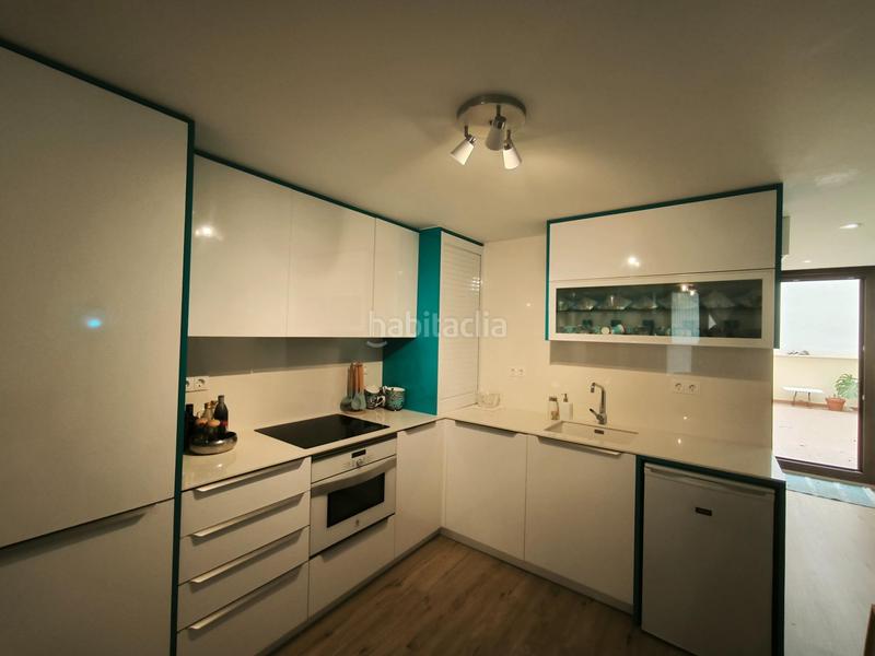 Foto 60466baf-0b5d-48d7-b89c-75db8a3a3ff9. Piso estudio con terraza interior y licencia turistica en Alicante