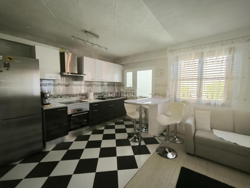 Foto cd2a3d9f-a4b8-444d-a8b2-fb66a8a9daf3. Piso se vende piso en urbanización en la zona de Babel en Alicante