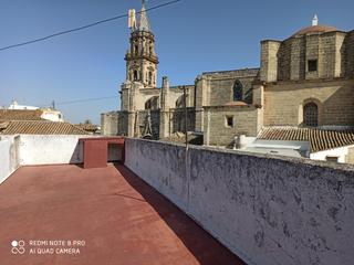 Casa a Centro. Amplia casa independiente en el barrio san miguel