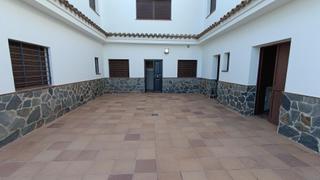 Masia a Arcos de la Frontera. Finca con dos viviendas y nave de celebraciones