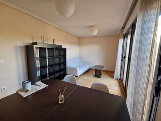 Location Attique à Pizarrales. Salamanca  campus unamunohospitales ático , 2d, 1wc. garaje