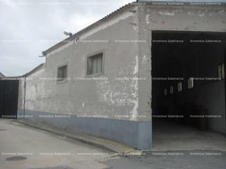 Industrial building in Macotera