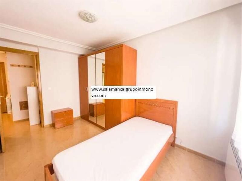 Foto 324f2fc3-4b0b-42b3-bda6-ed25024b2cb7. Flat with heating in Garrido Sur Salamanca