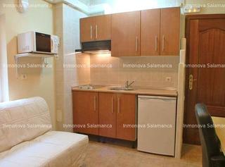 Lloguer Apartament a Carmelitas. Salamanca barrio del oeste 1d, salón cocina y baño. 490