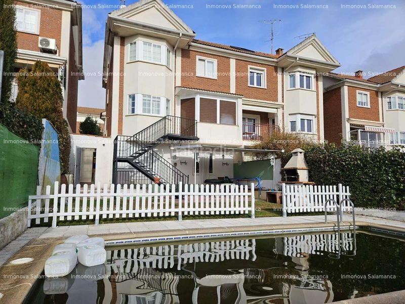 Foto 0c029a38-0329-4386-8f65-cdd75e3703dd. Casa adossada amb calefacció aparcament piscina a Cabrerizos