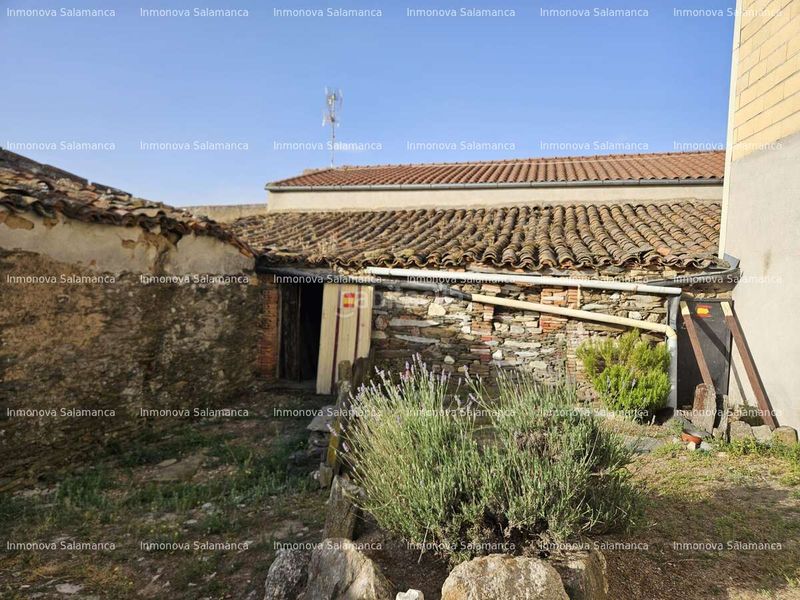 Foto 58df7aa8-b141-4f06-b1f2-0d6d7cece6c0. Casa salamanca 3 d 1 wc y terreno 50.000 euros en Pedrosillo de los Aires