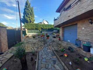 Xalet a Castellbisbal. Magnífica casa en venta en la urbanización comte de sert