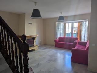 Reihenhaus in Cobreros Viejo. Magnífica casa en san fernando