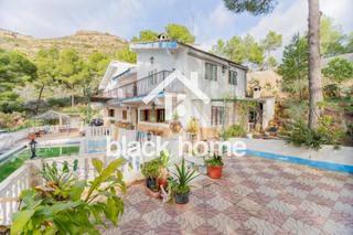 Casa en Chulilla. Casa con vistas al valle del turia y a la sierra de chiva