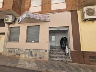 Lloguer Local Comercial a Centro. Alquiler de local en el centro de fuente álamo!
