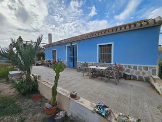 Casa a Valladolises y Lo Jurado. Exclusiva casa de estilo colonial con finca de 35.000m