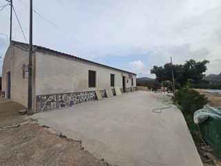 Casale  Polígono 34 paraje 609 el mingrano. Casa con terreno, piscina y cebadero para 500 cerdos