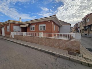 Xalet a Los Dolores. Planta baja haciendo esquina en el centro de los dolores, cartag