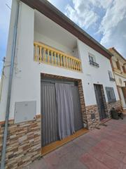 Mas à Peza (La). Gran casa de dos plantas a la venta en la peza