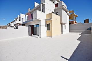 Chalet in Mazarrón Casco Urbano. Villa pareada con gran parcela en el alamillo