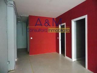 Locale commerciale in c. Peral,