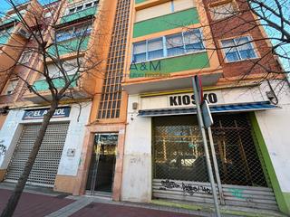 Location Local commercial  Arca real. Se alquila local en calle arca real.