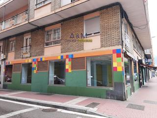 Location Local commercial  Paseo san vicente. Se alquila local en la calle sevilla