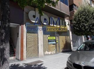 Location Local commercial  N/a. Alquiler de local comercial en calle doctrinos.