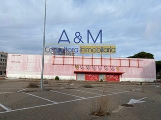 Lloguer Nau industrial  Kilimanjaro. Se alquila nave comercial con parking en pinar de jalon.