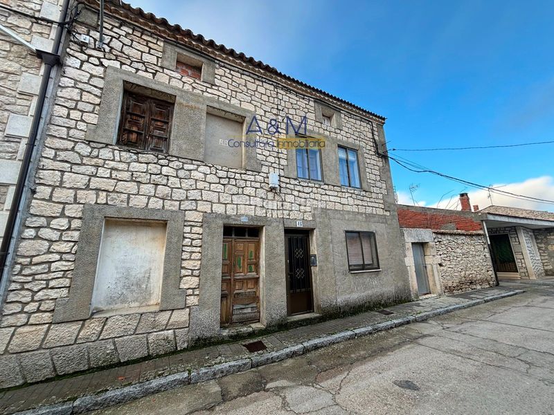 Foto 21cbf9e2-2bb3-47f5-90f0-e16c9a9a9f39. Casa  en venta en Campaspero