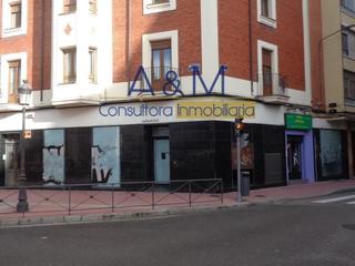 Locale commerciale in c. velardes, 1-3