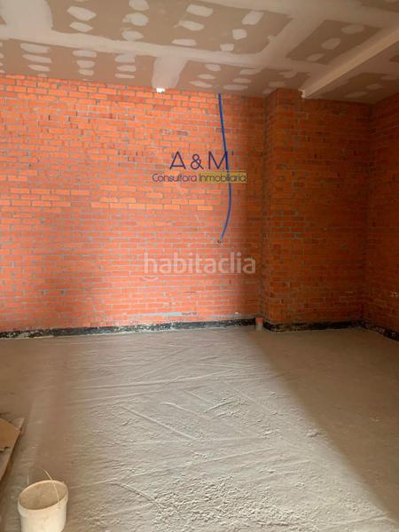 Foto 9c01d045-924c-46a8-8bf9-1af2652bf673. Local comercial se vende local en calle simon aranda en Valladolid