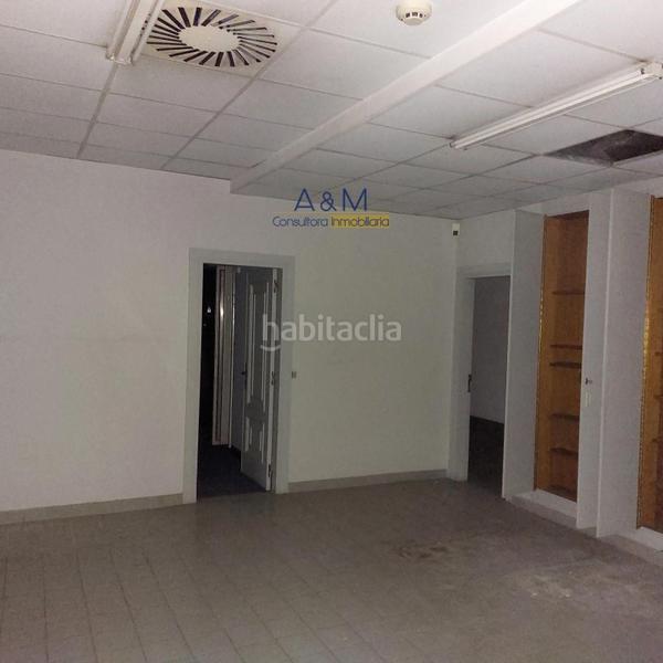 Foto 38782f9b-c656-479b-ba6c-bae2dbb38cb6. Alquiler local comercial se alquila local en el leon, avenida de ramon y cajal en León