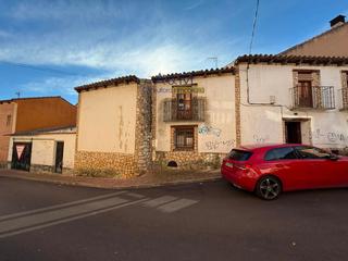 Casa a Reloj 1. Finca urbana con edificios  en zaratan