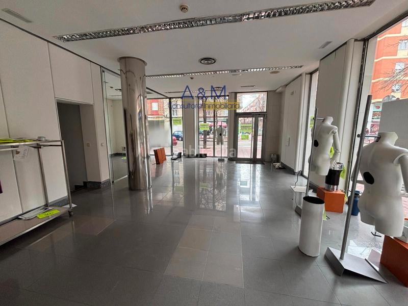 Foto 1ee42ba4-cfc0-4b28-b10d-21a5734fff80. Alquiler local comercial se alquila local en la calle cardenal cisneros esquina con moradas en Valladolid